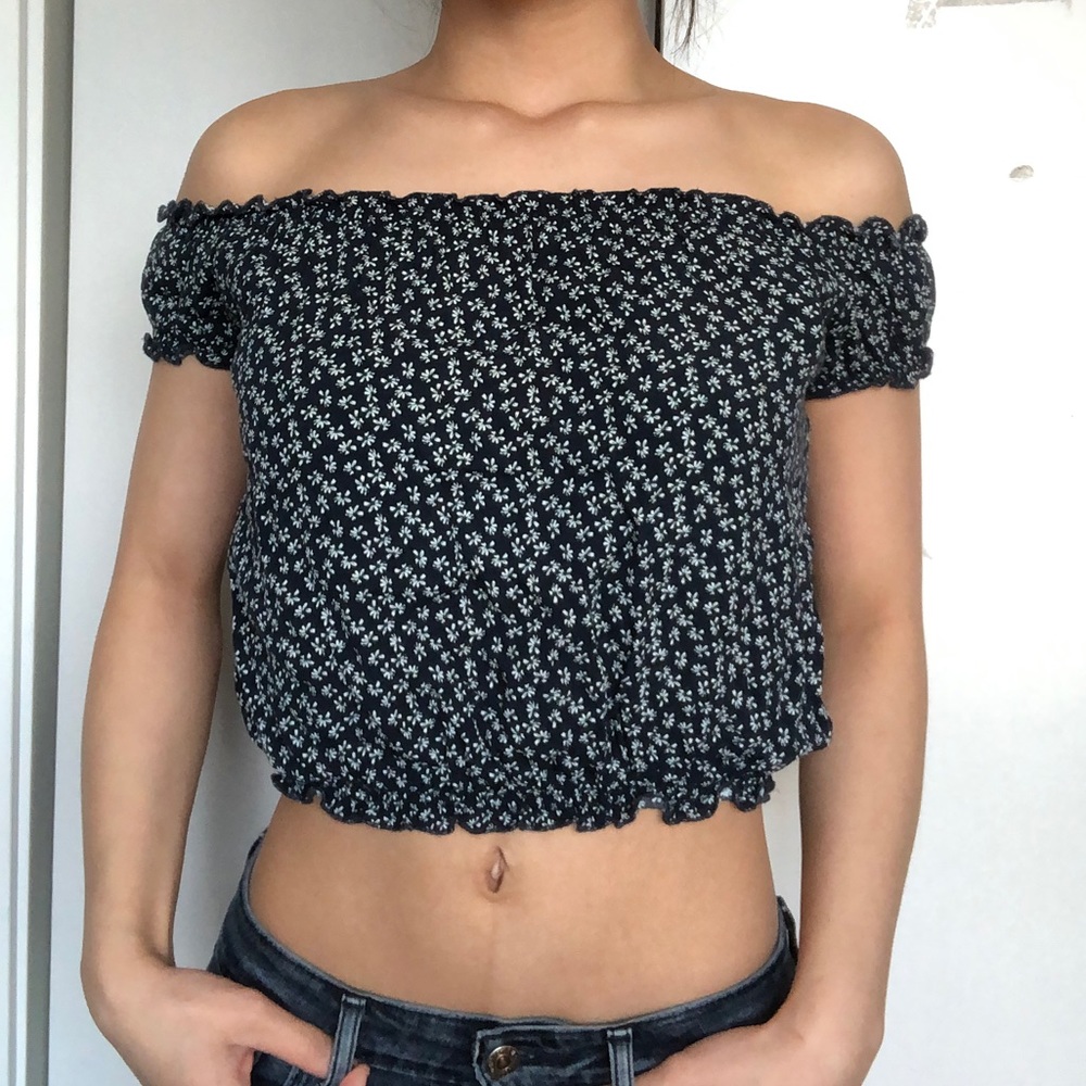 BRANDY MELVILLE CROPPED OFF SHOULDER TOP